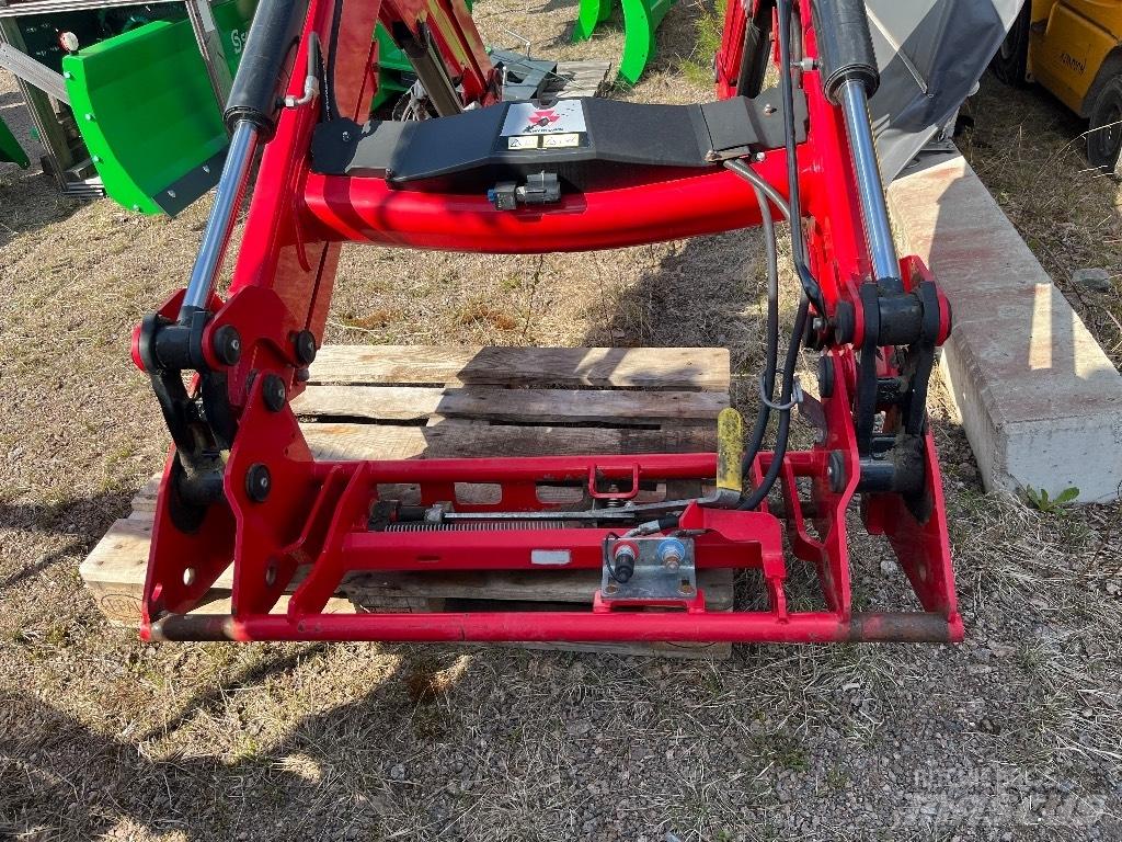 Massey Ferguson 945 프론트 로더 및 굴착기