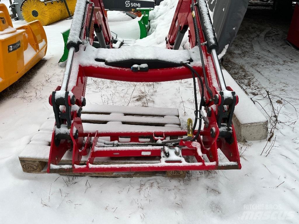 Massey Ferguson 945 프론트 로더 및 굴착기