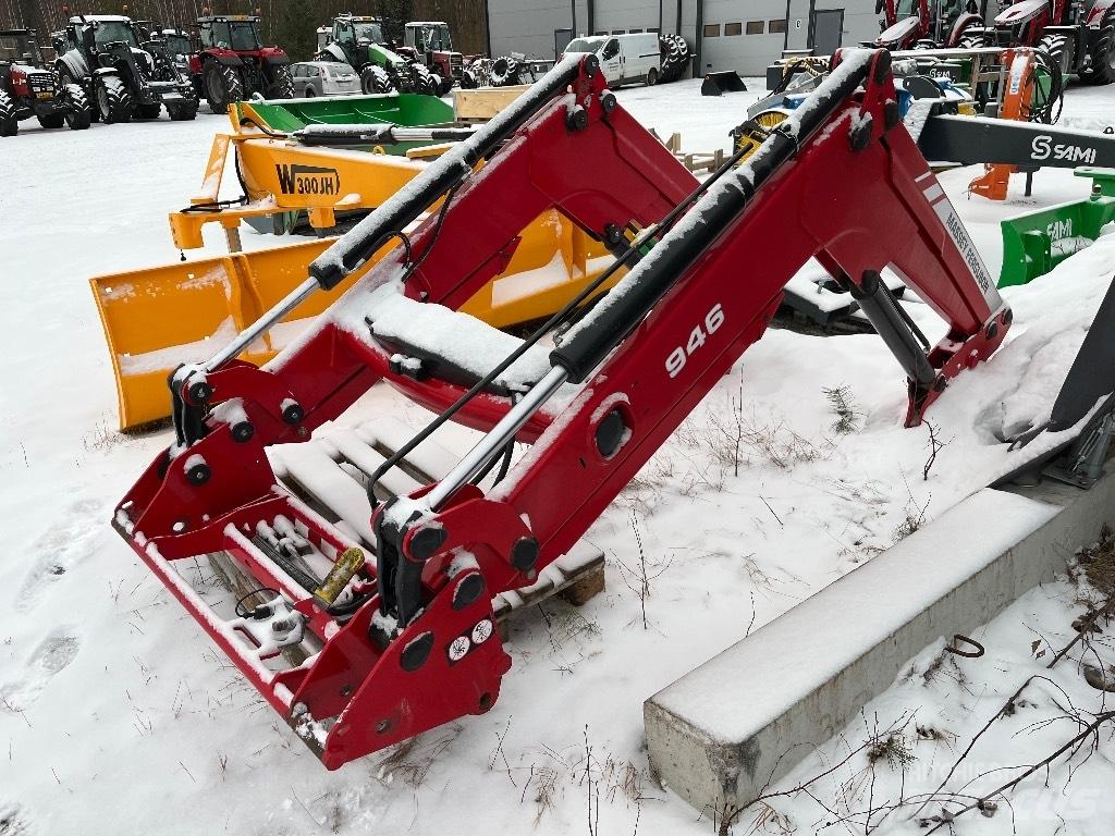Massey Ferguson 945 프론트 로더 및 굴착기