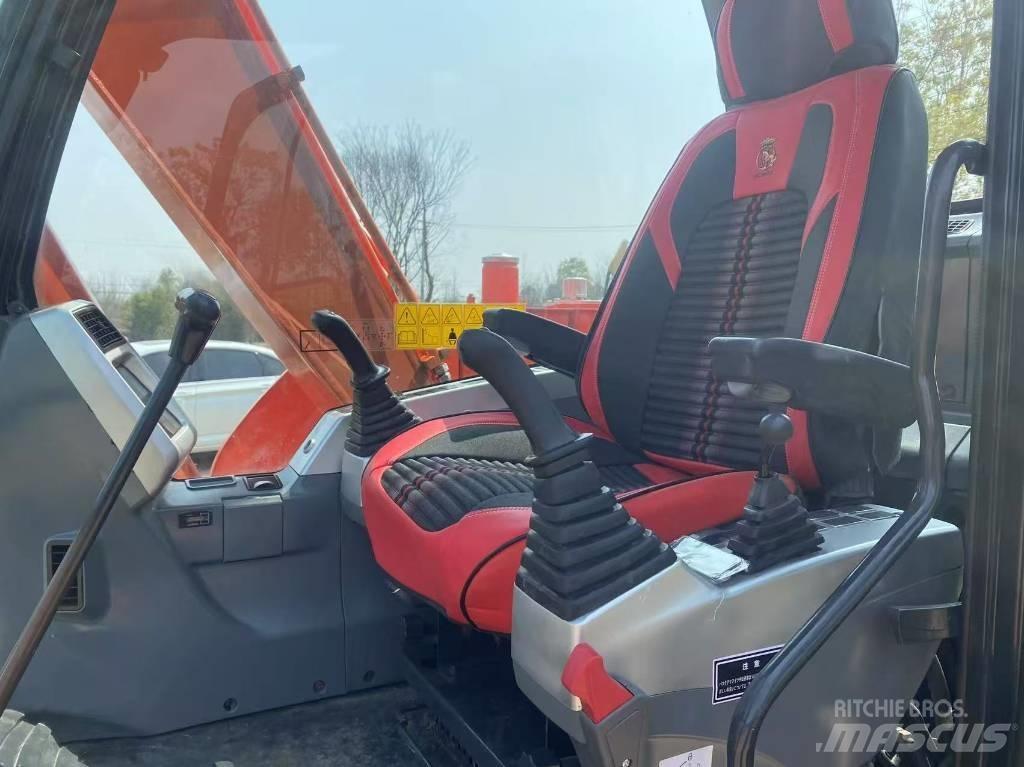 Doosan DX 75-9 C 중형굴삭기 7톤-28톤
