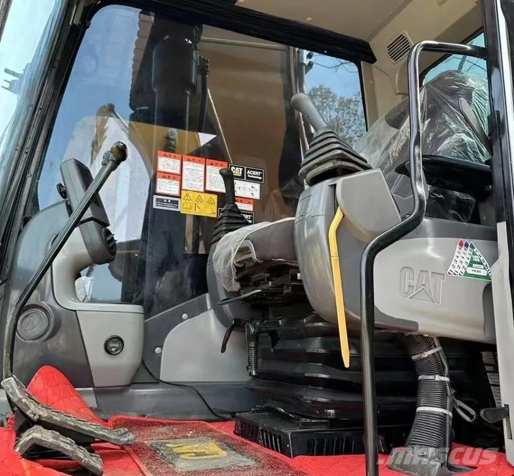 CAT 320 D 대형 굴삭기 29톤 이상