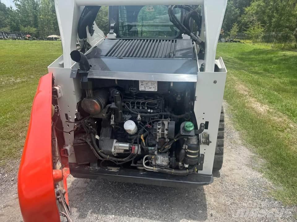 Bobcat T 590  스키드로더