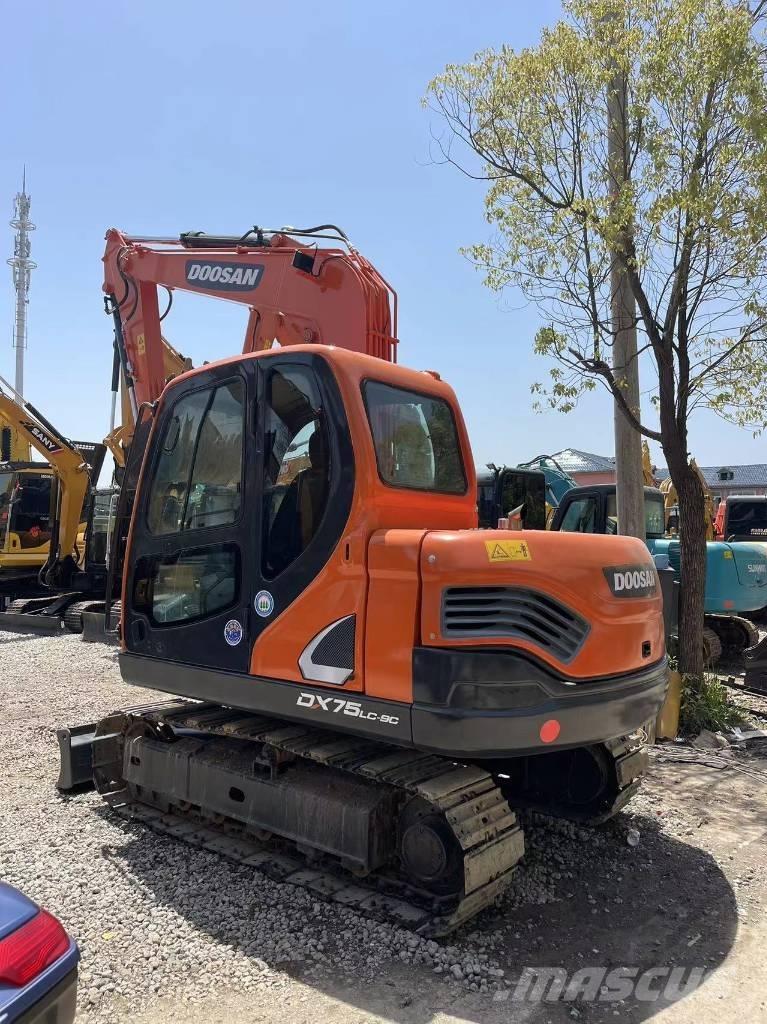 Doosan DX 75-9 C 중형굴삭기 7톤-28톤