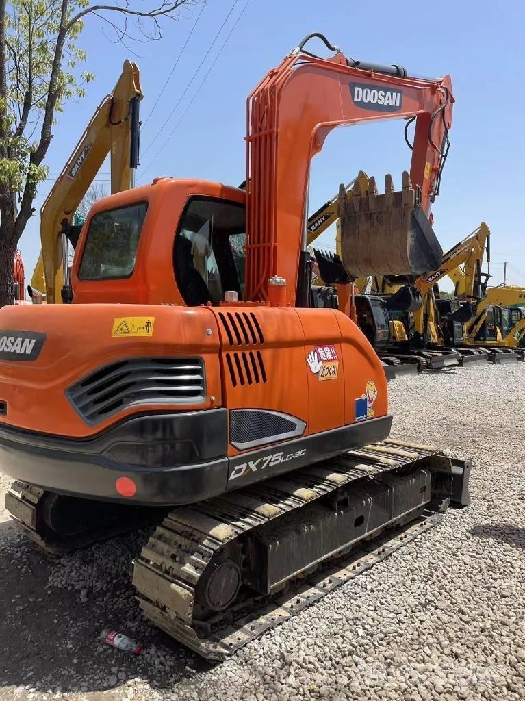 Doosan DX 75-9 C 중형굴삭기 7톤-28톤