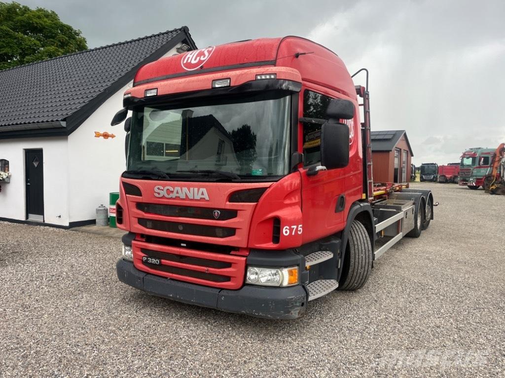 Scania P 320 훅 리프트 트럭
