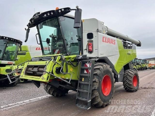 CLAAS TRION 750 콤바인 수확기