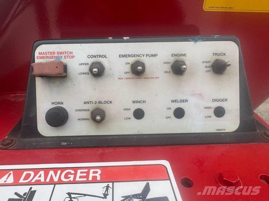 Elliott L60R 크레인 트럭