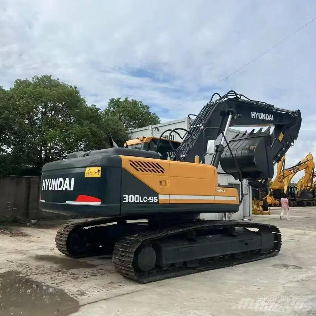 Hyundai 300-9 대형 굴삭기 29톤 이상
