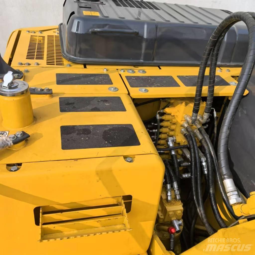 Komatsu PC 130-7 대형 굴삭기 29톤 이상