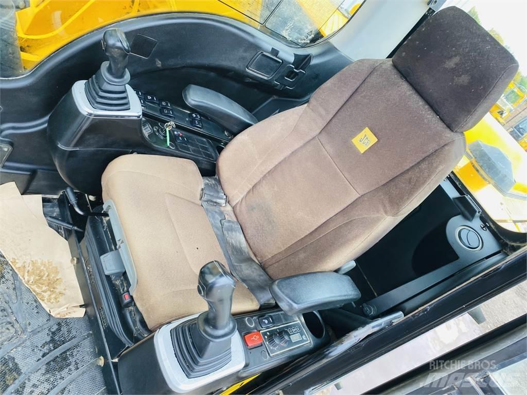 JCB JS220LC 대형 굴삭기 29톤 이상