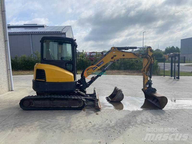 Bobcat E 35  휠 굴삭기
