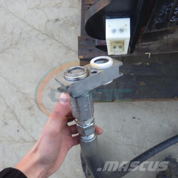 Sandvik CB45S 브레이커