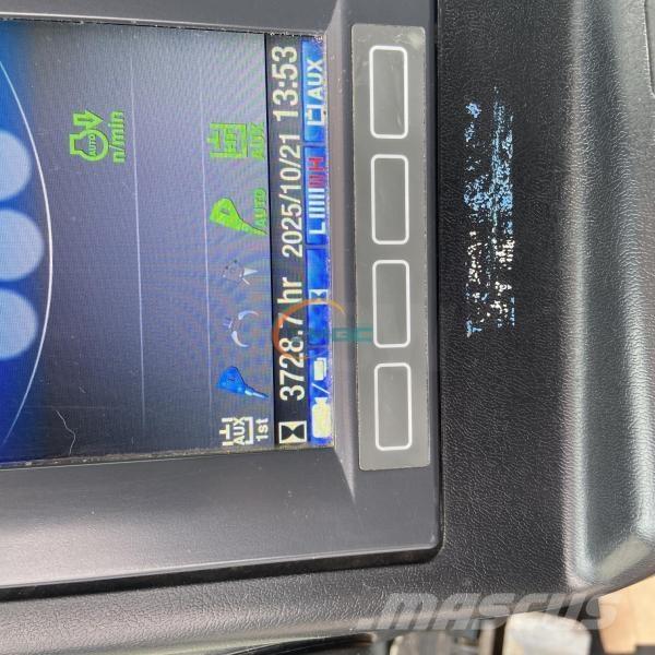 Takeuchi TB215R  휠 굴삭기