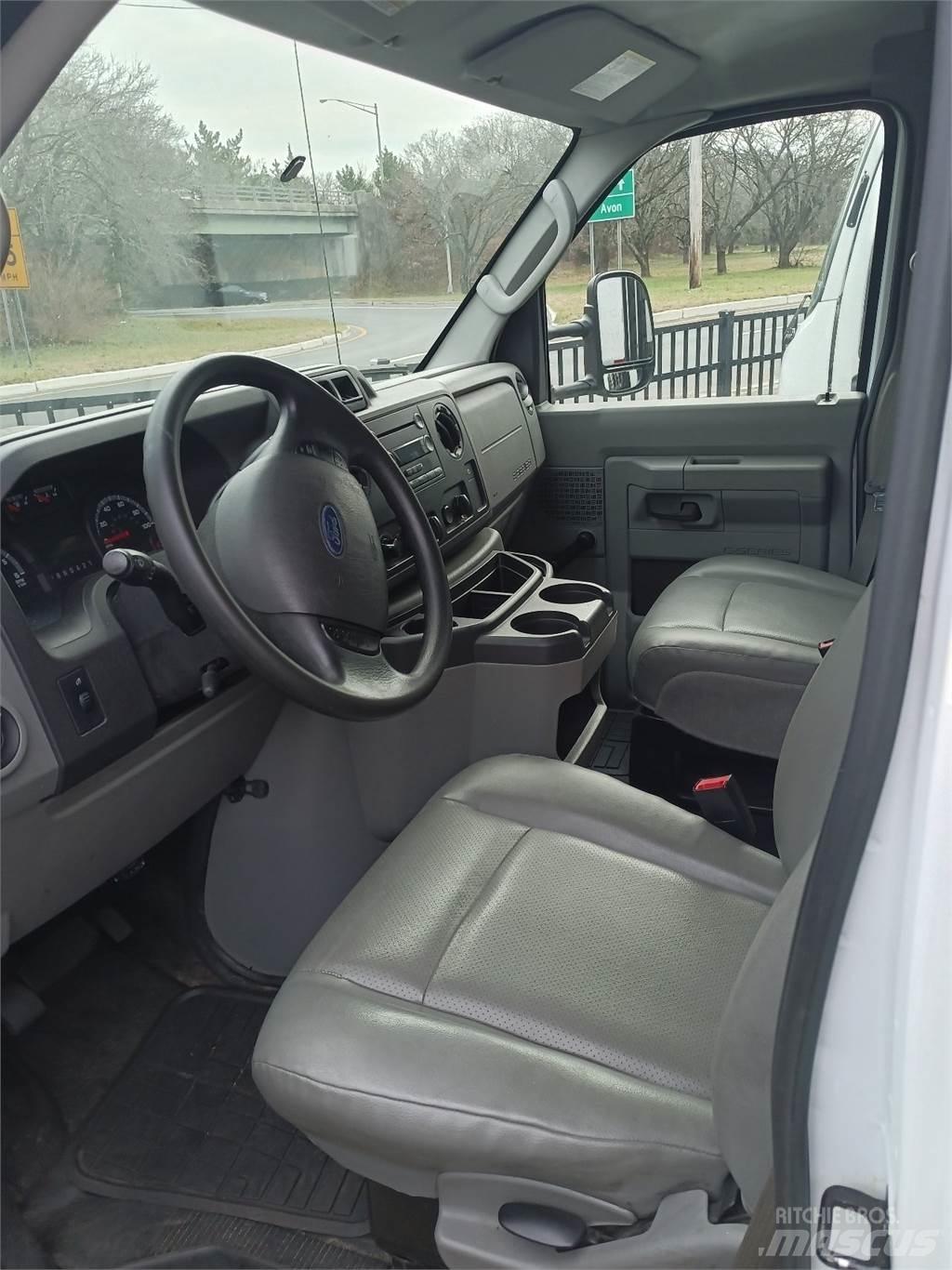 Ford E350 탑차 트럭
