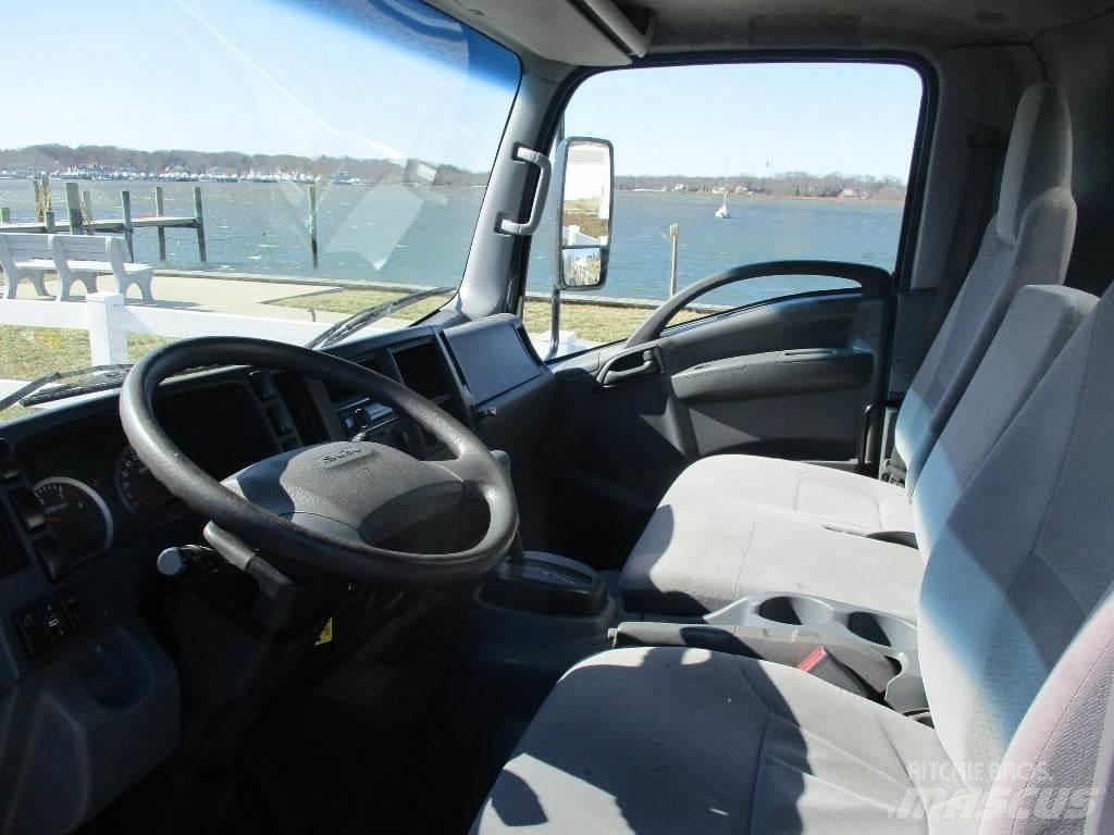 Isuzu NPR 탑차 트럭