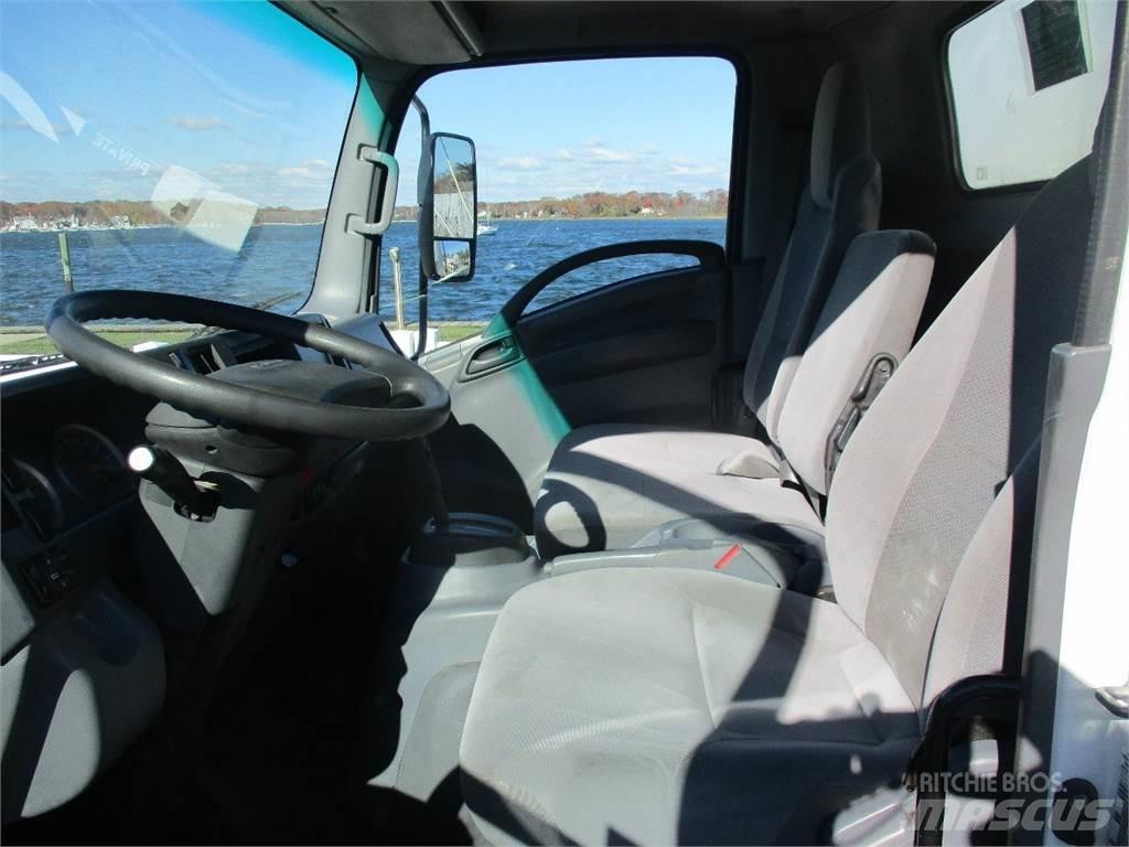 Isuzu NQR 탑차 트럭