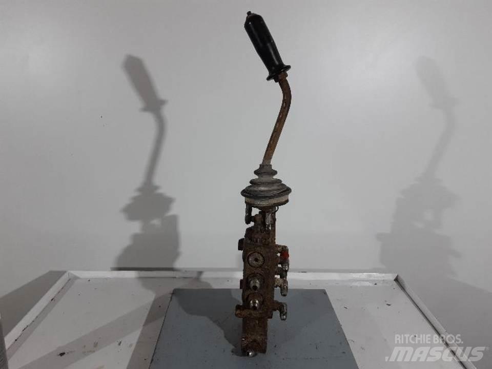 CAT 215 캐빈 및 인테리어