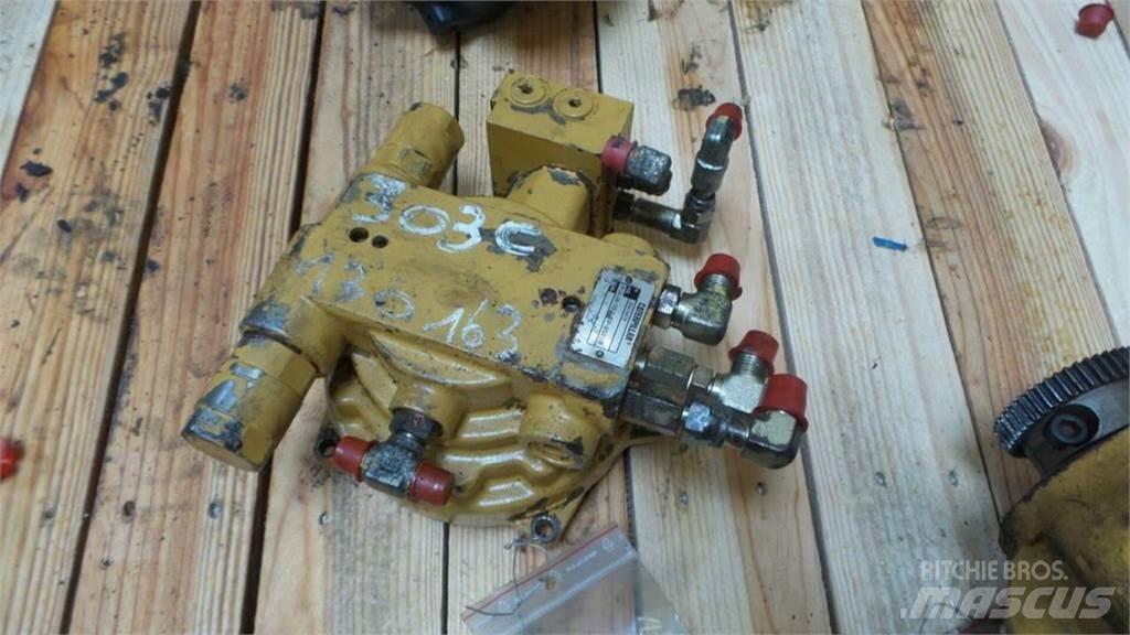 CAT 303C 유압식 기계