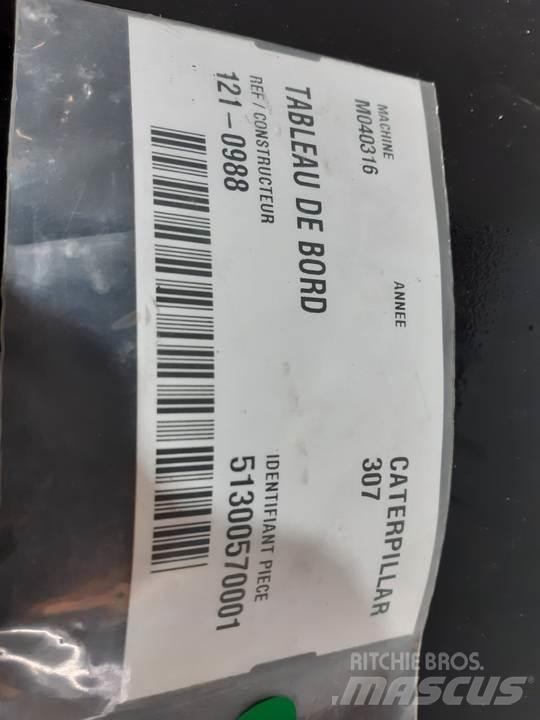 CAT 307 캐빈 및 인테리어