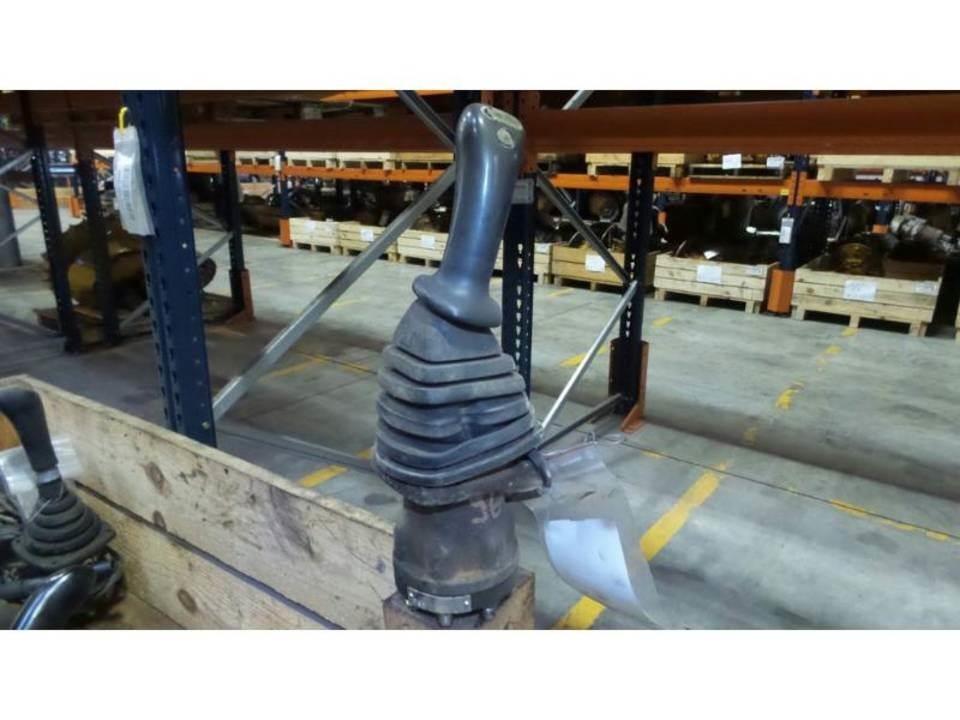 CAT 315B 캐빈 및 인테리어