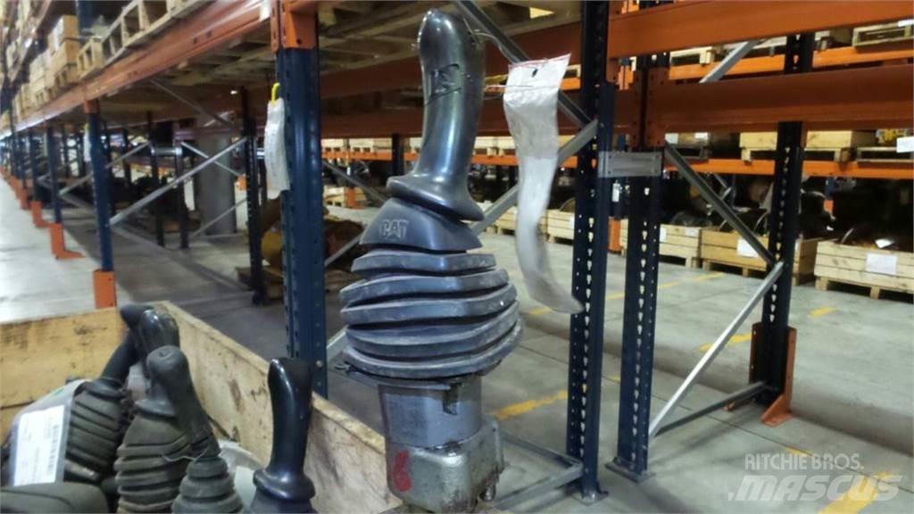CAT 317B 캐빈 및 인테리어