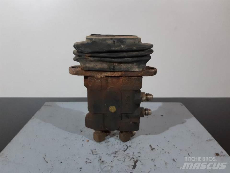 CAT 317BL 캐빈 및 인테리어