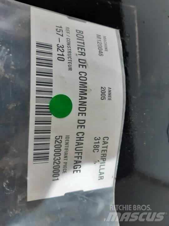CAT 318C 캐빈 및 인테리어