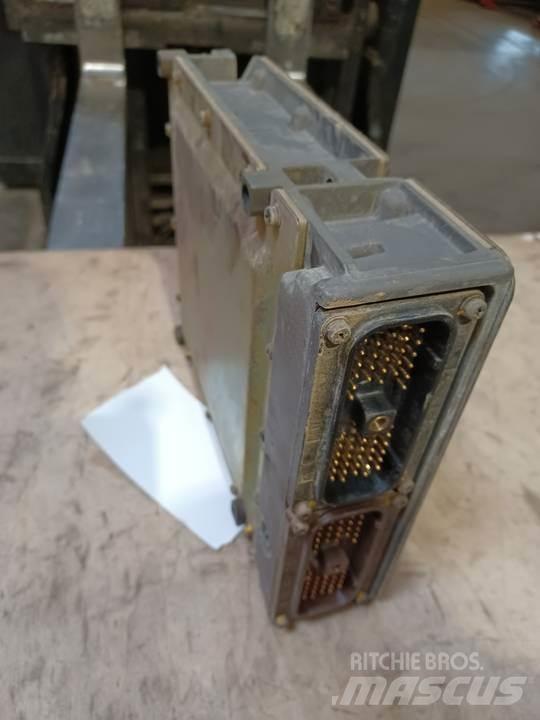 CAT 318C 캐빈 및 인테리어