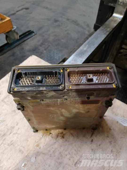 CAT 318C 캐빈 및 인테리어