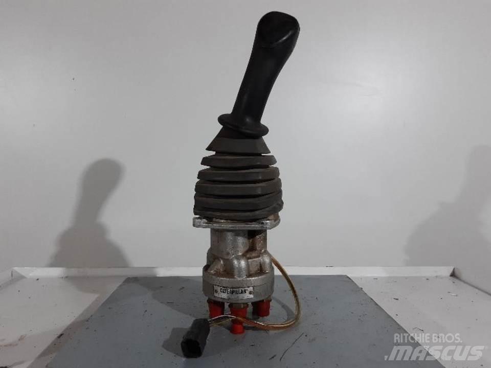 CAT 318C 캐빈 및 인테리어