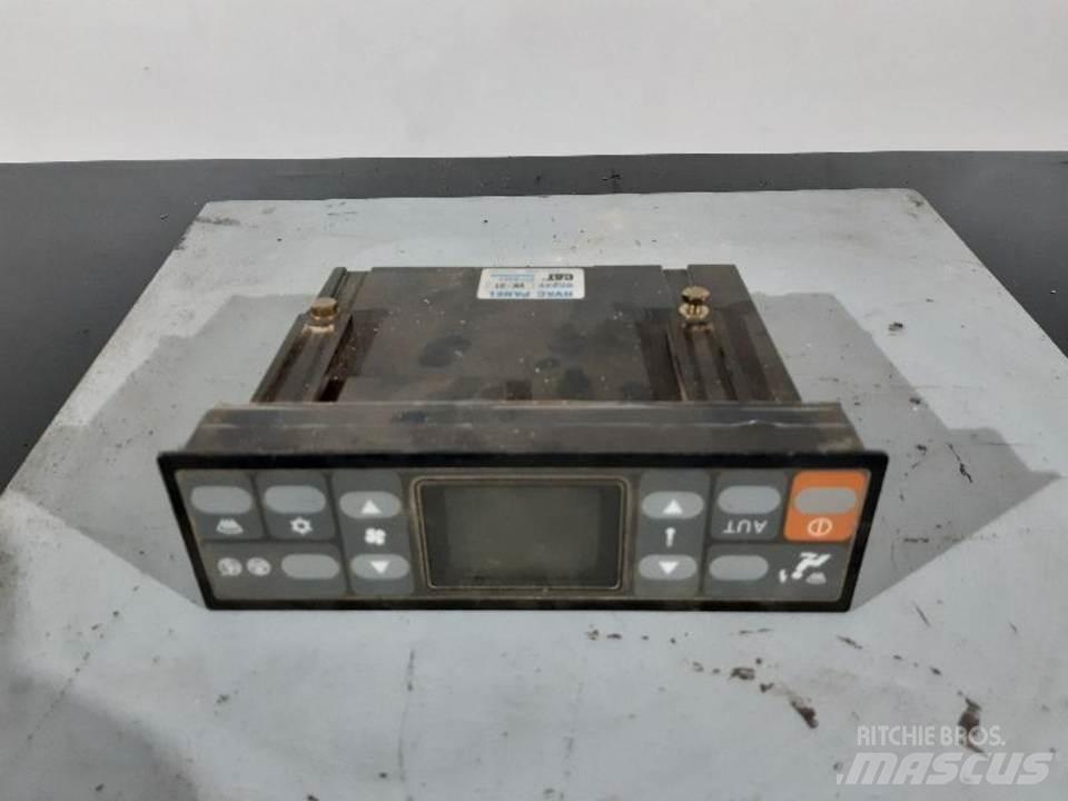 CAT 318C 캐빈 및 인테리어