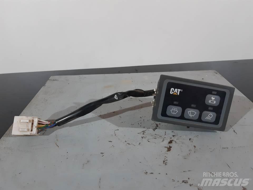 CAT 318C 캐빈 및 인테리어