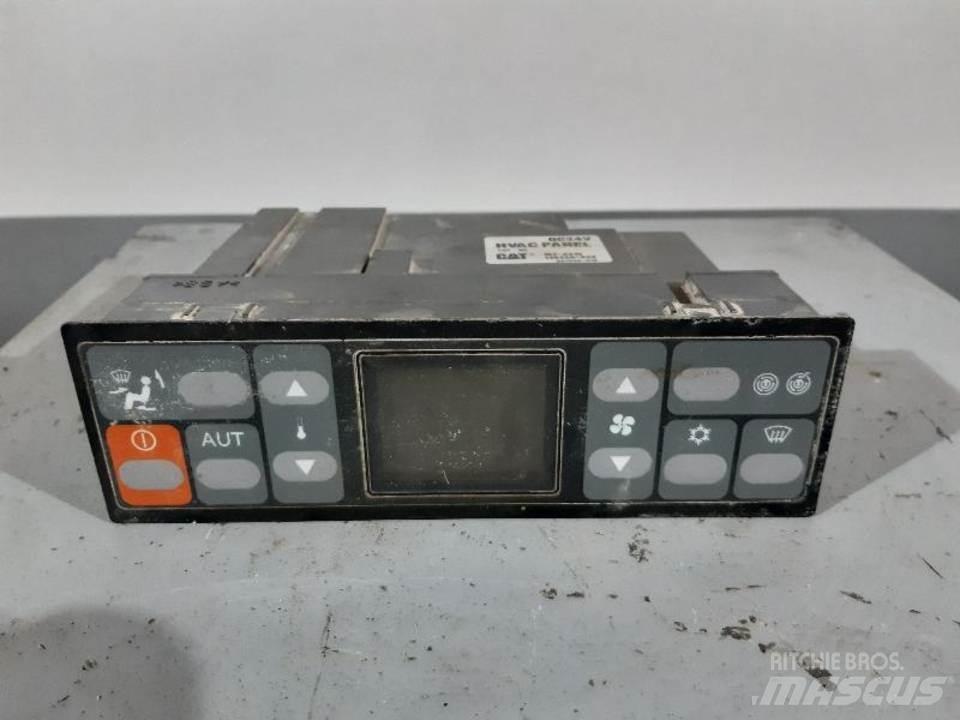 CAT 318C 캐빈 및 인테리어