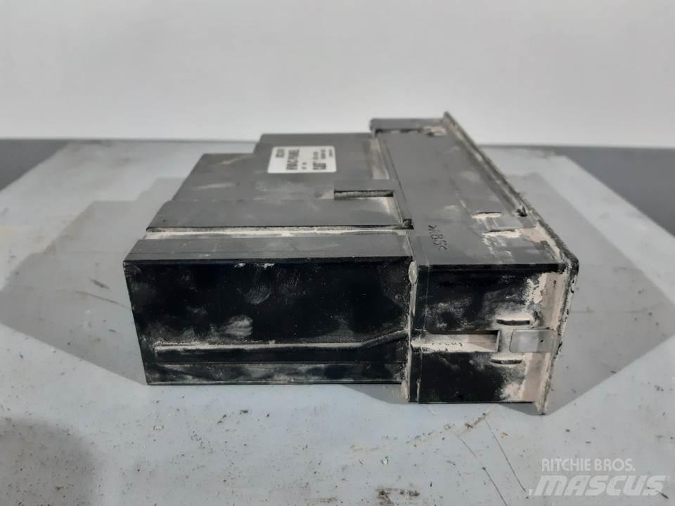 CAT 318C 캐빈 및 인테리어