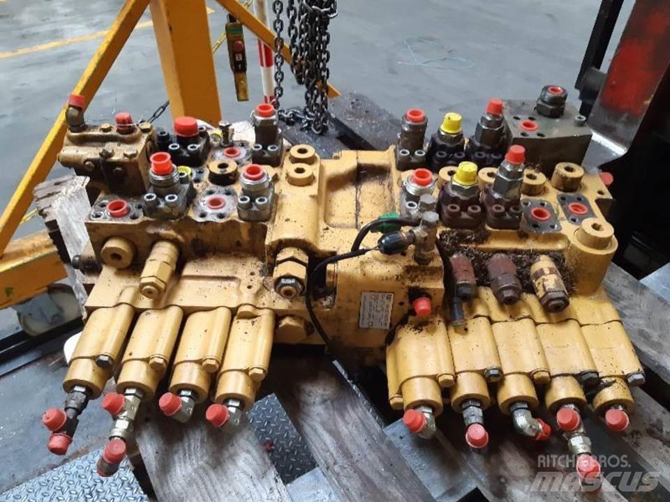 CAT 320B 유압식 기계