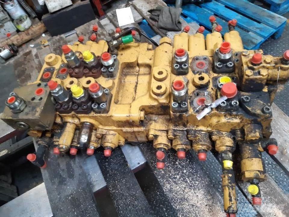 CAT 320B 유압식 기계