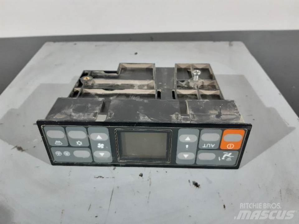 CAT 320C 캐빈 및 인테리어