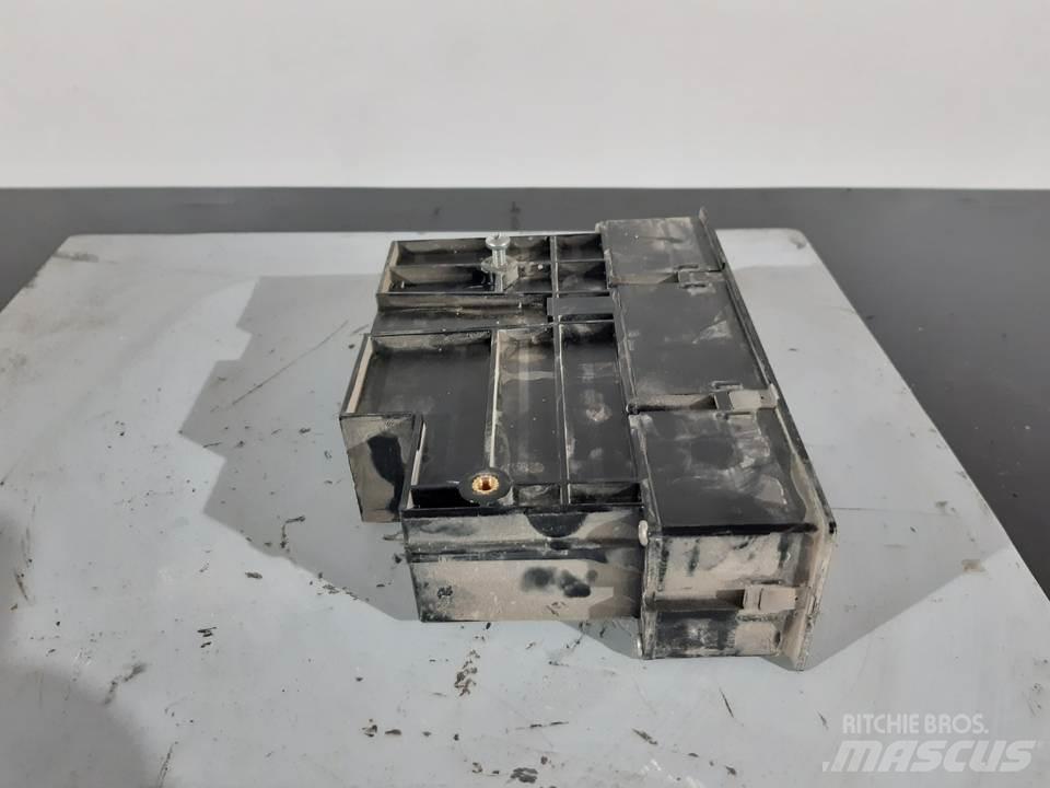 CAT 320C 캐빈 및 인테리어