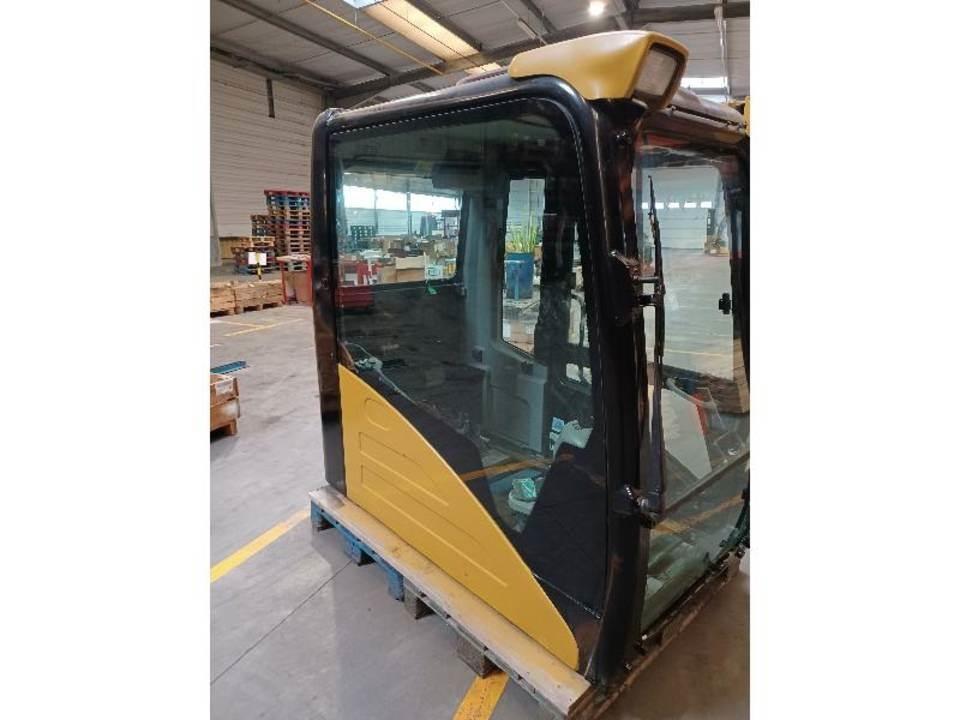 CAT 320DL 캐빈 및 인테리어