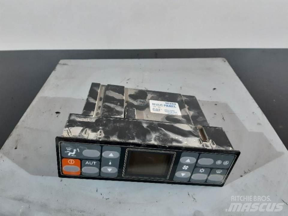 CAT 320DL 캐빈 및 인테리어
