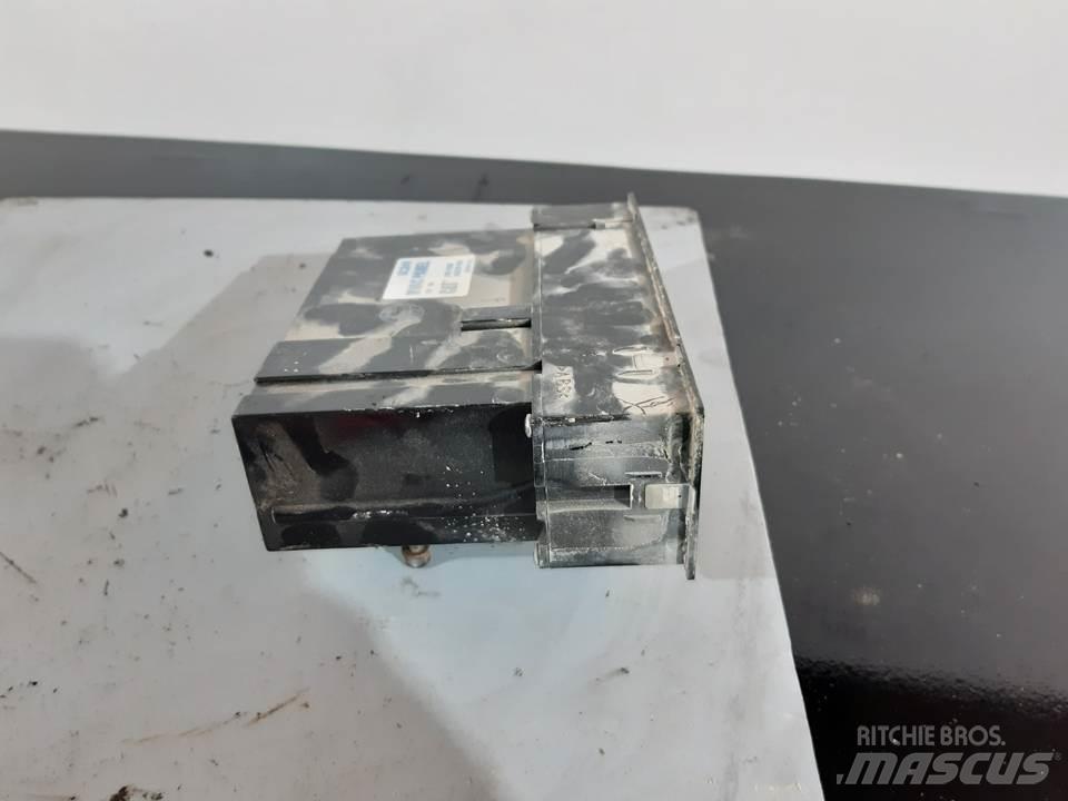 CAT 320DL 캐빈 및 인테리어