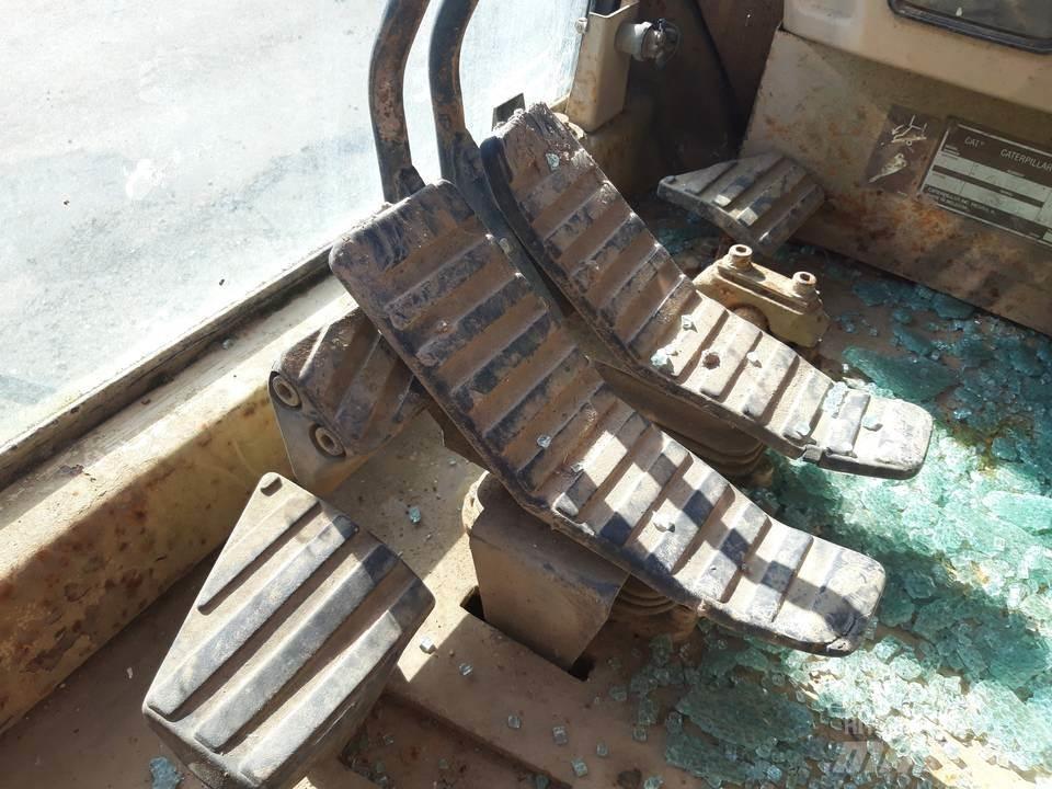 CAT 325LN 캐빈 및 인테리어