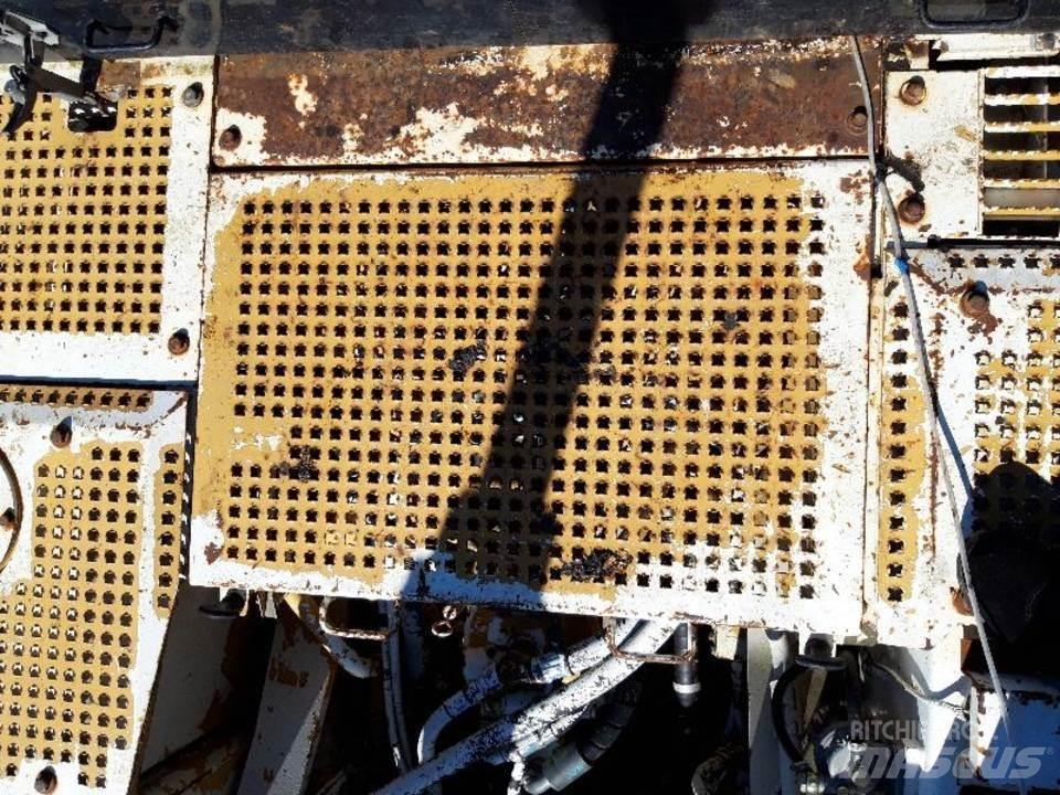 CAT 325LN 캐빈 및 인테리어