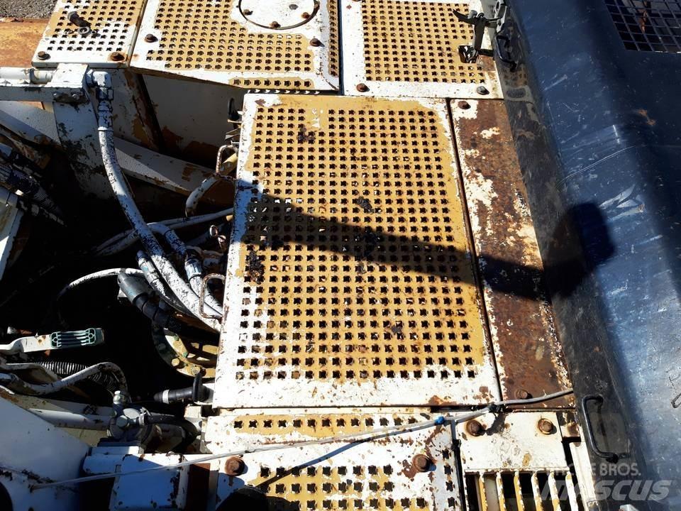 CAT 325LN 캐빈 및 인테리어