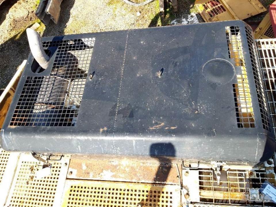 CAT 325LN 캐빈 및 인테리어
