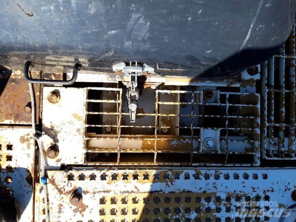 CAT 325LN 캐빈 및 인테리어