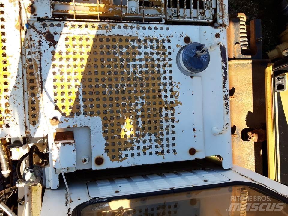 CAT 325LN 캐빈 및 인테리어