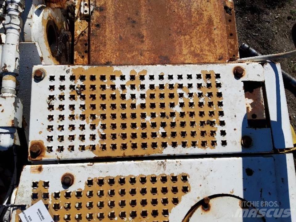 CAT 325LN 캐빈 및 인테리어