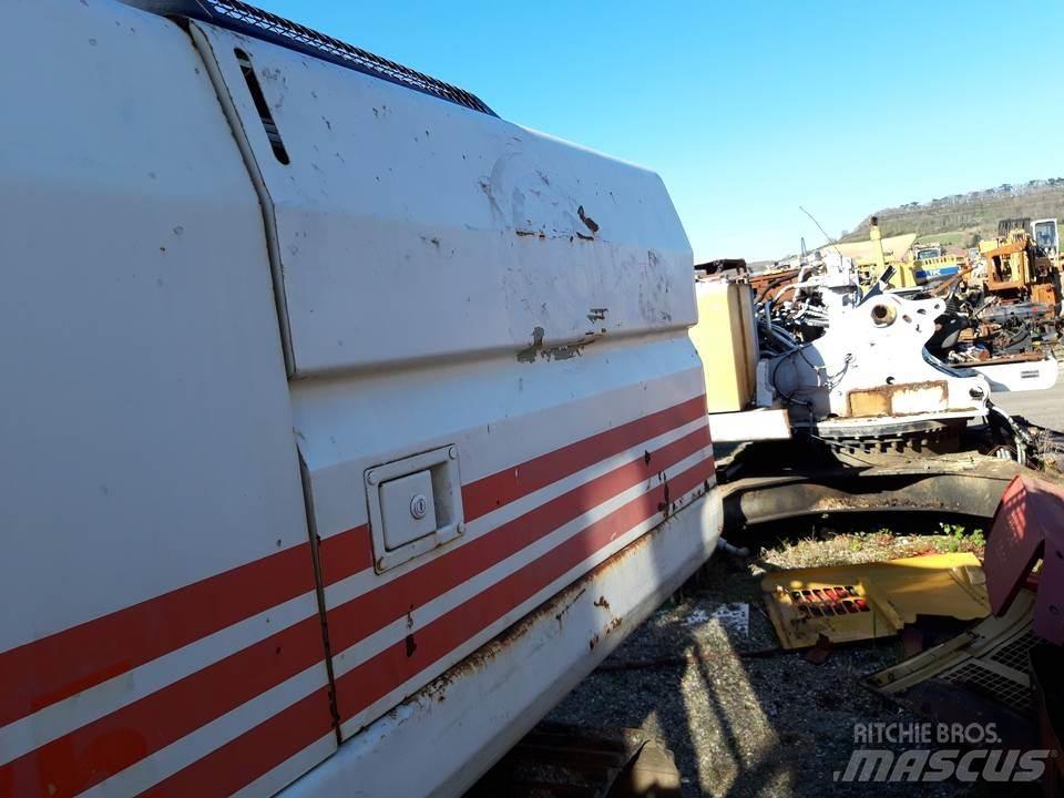 CAT 325LN 캐빈 및 인테리어