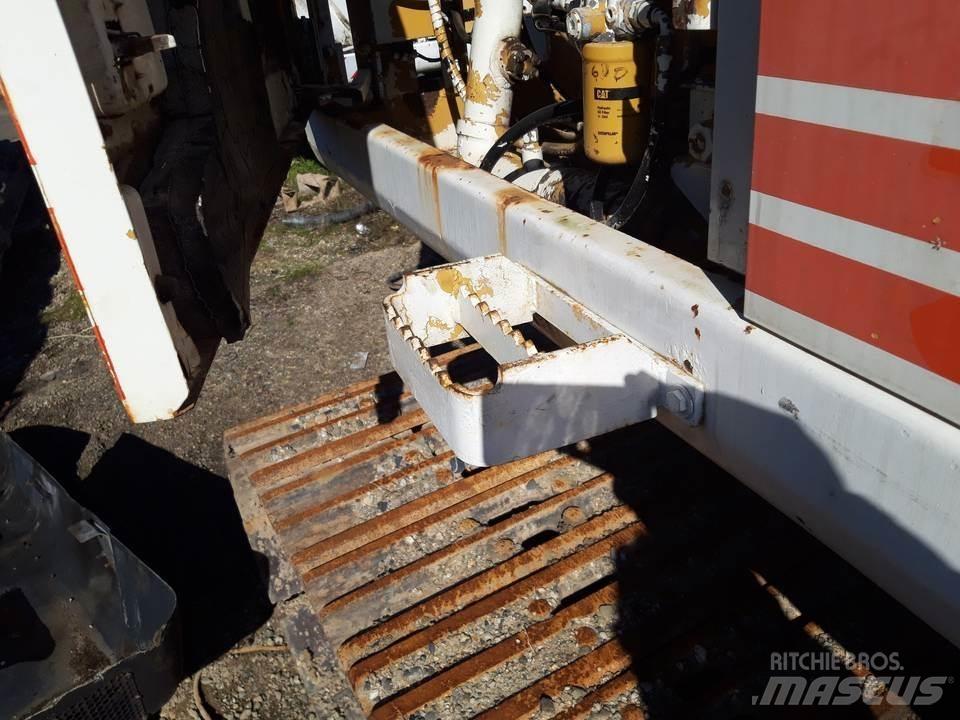 CAT 325LN 캐빈 및 인테리어